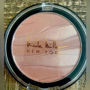 Nicole Miller Illuminating Bronzer…NIB